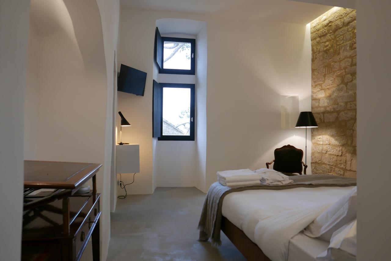 Bed and breakfast Tour Sarrazine de Montaren Extérieur photo